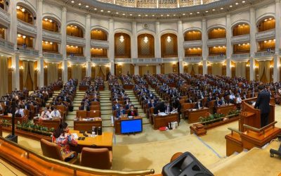 Planul Naţional de Redresare şi Rezilienţă a fost prezentat în faţa Parlamentului în timp ce parlamentarii opoziţiei s-au dat în spectacol